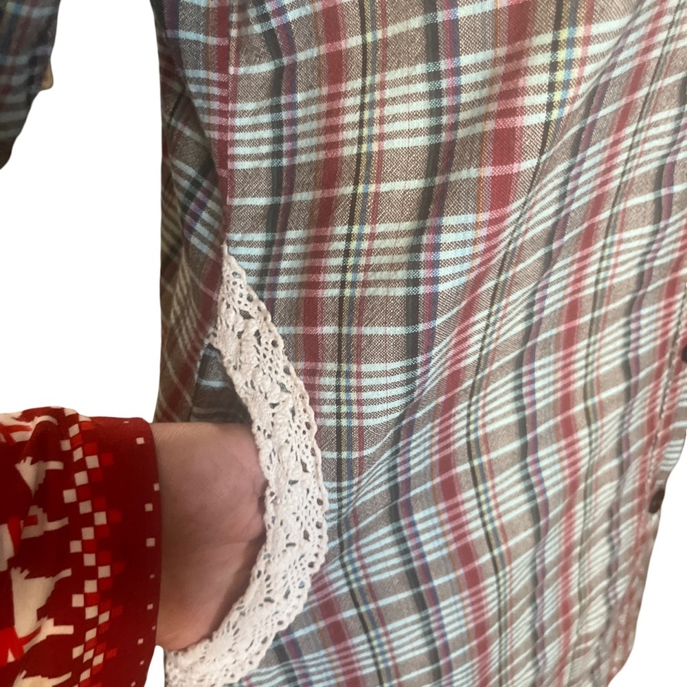 Plaid shirt/tunic with lace detail pockets Size Medium​ - Picture 3 of 9